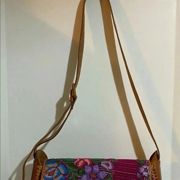 Handmade woven leather print handbag - Picture 5 of 11